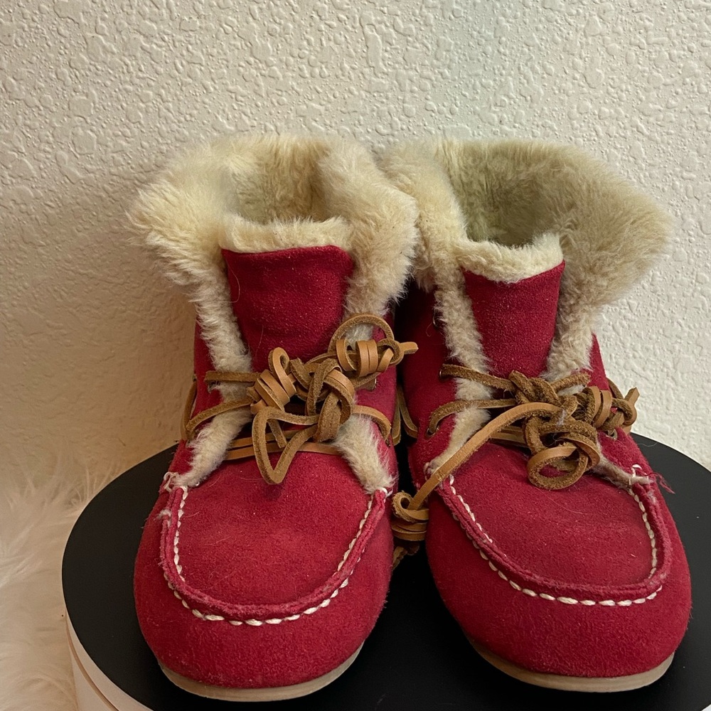 Clarks Women’s Red Fur-Lined Lace Up Boots Size 8M